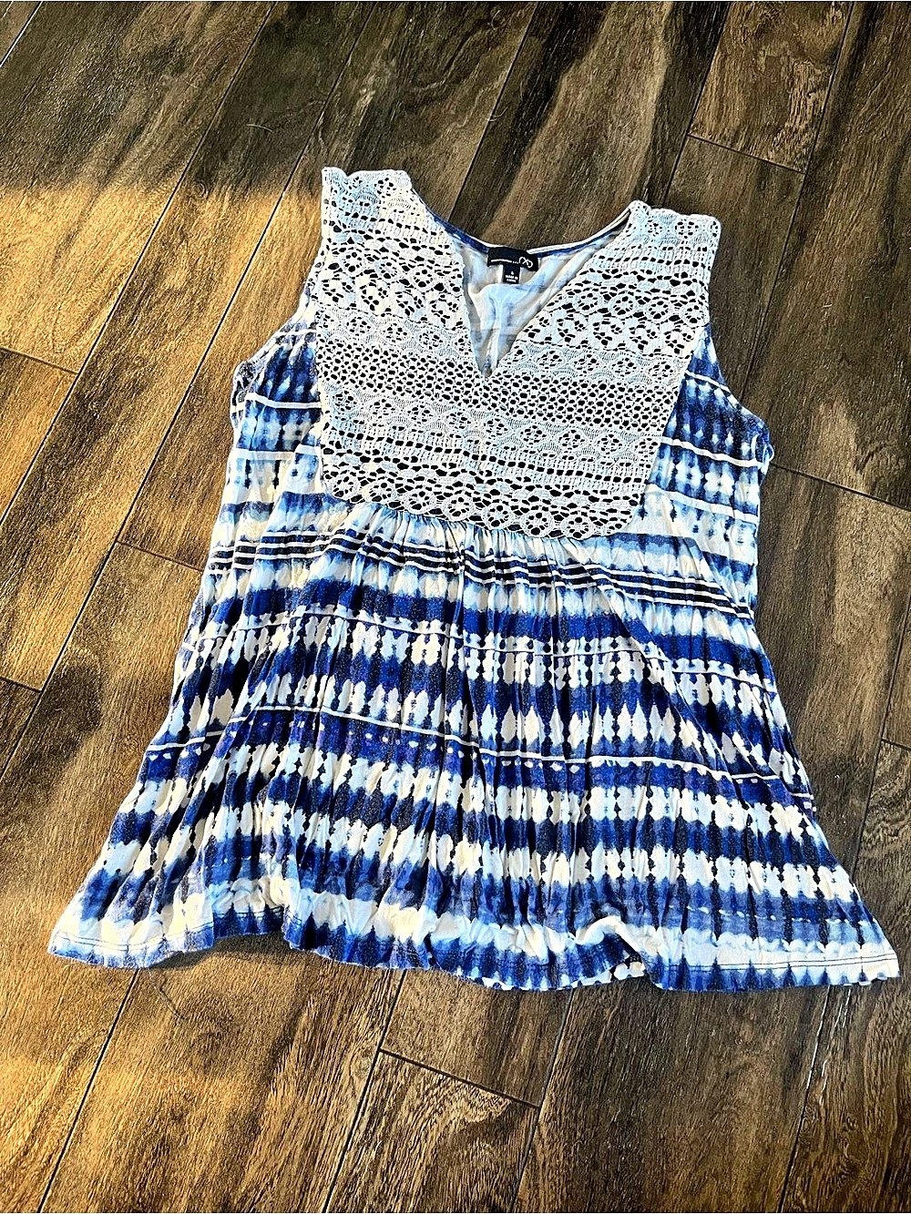 Blue & White Lace Yoke Tank Top Size Small Like New